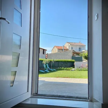 Apartment House La Vie App No 1 *