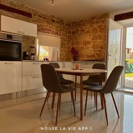 House La Vie App No 1 *