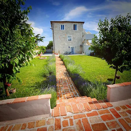 Apartment House La Vie App No 1 *